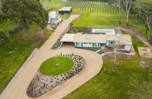 Main Ridge House | Eagle Rise - Stunning views through the vineyard