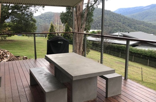 Merrijig House | Eagles Nest - high on Alpine Ridge with magnificent views to Mt Buller & The Paps