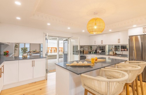 Shoal Bay House | East Belmont, 38 Tomaree Rd - spa, linen, Wi-Fi, Air Con , Games Room