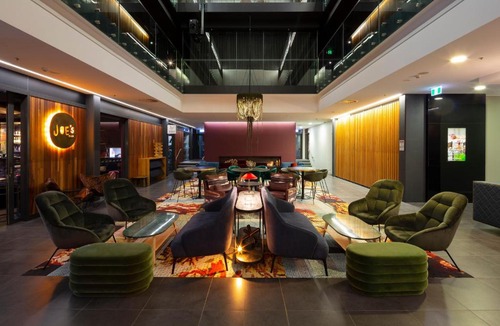 Griffith Hotel | East Hotel and Apartments