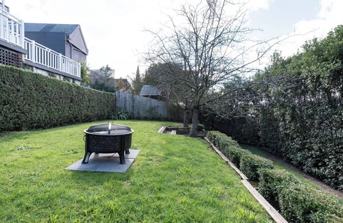 East Launceston House | East Launceston Home Sleeps 11 City Views
