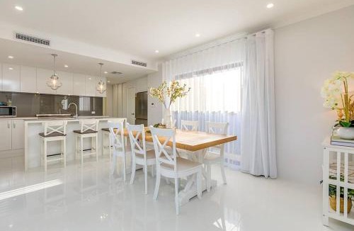 East Victoria Park House | East Vic Park Luxe New Home
