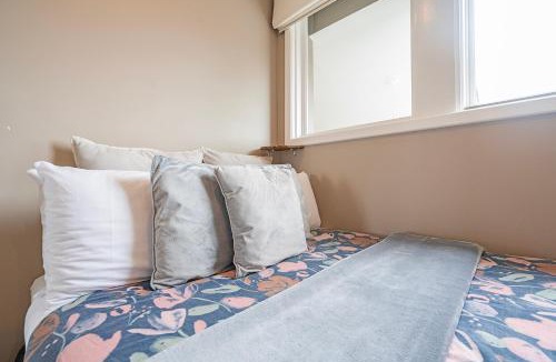 Lindisfarne House | Eastern Shore Escape - Panoramic Modern Comforts