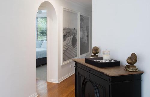 Bellevue Hill Apartment | Eastside Calm, Bellevue Hill