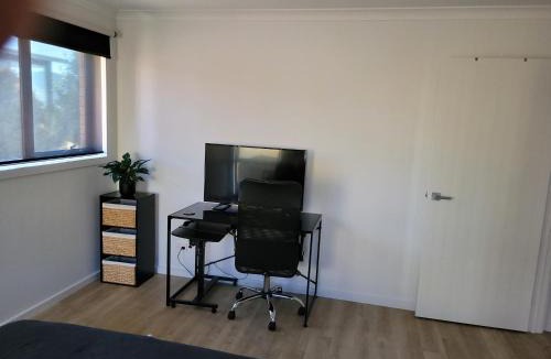 Rokeby House | Easy homestay, room in private home, for solo traveller