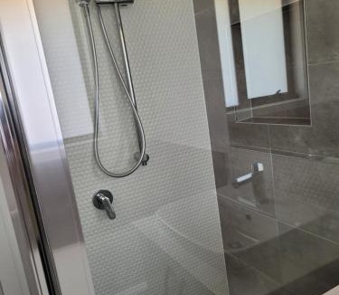 Rokeby House | Easy homestay, room in private home, for solo traveller