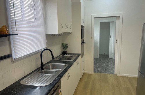 Forest Hill House | Easy wagga stopover-Spacious and comfortable.