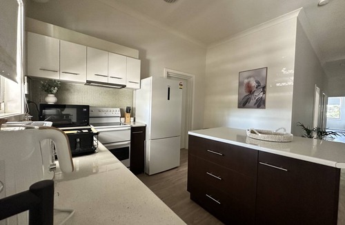 Hamilton Apartment | Eat Street
