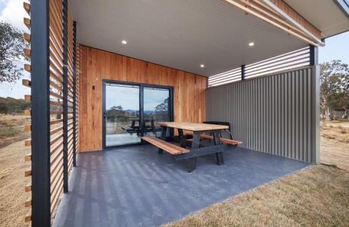 Hill Top Apartment | Eco Escape 1138