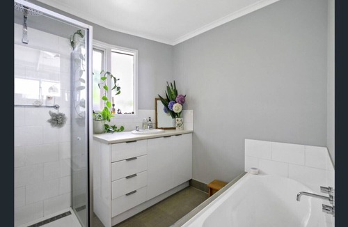 Breamlea House | Eco Retreat