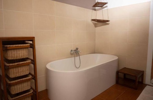 Cayenne Apartment | Ecrin tropical baignoire - centre ville Cayenne - wifi - Climatisation- 3 chambres
