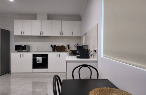 Wellard House | Eden Haven - Cozy Home In Wellard Near Train Station & Rockingham Beach
