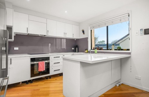 Fitzroy North House | Edi Gardens House, spacious and free parking