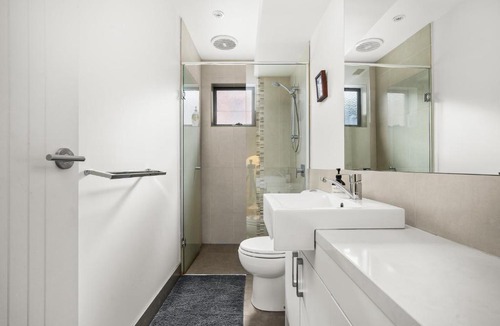 Fitzroy North House | Edi Gardens House, spacious and free parking