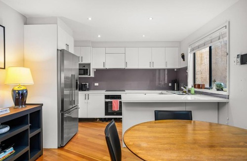 Fitzroy North House | Edi Gardens House, spacious and free parking