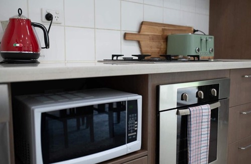 Glenroi House | Edward Cottage - Trendy East Orange, Close to CBD