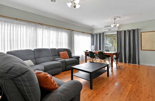 Glenroi House | Edward St - Cosy & Spacious, Pet Friendly