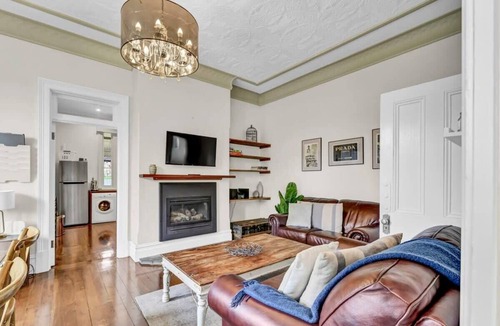 Orange East Apartment | Edwina Suite II. Dual Ensuites. Orange CBD.