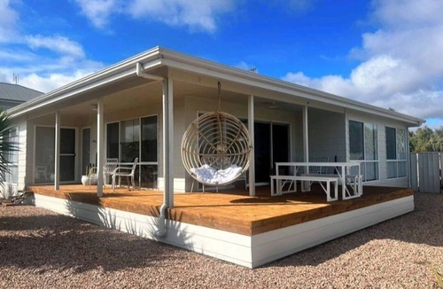 Moonta Bay House | Ela Meine 'come stay' Cosy coastal home in Moonta Bay