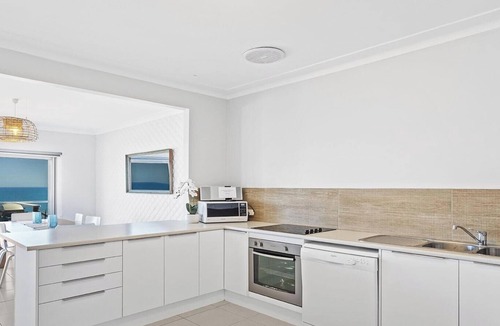 Fishermans Bay House | Elanora - Ocean St No.8 - Oceanfront in sleepy Fishermans Bay