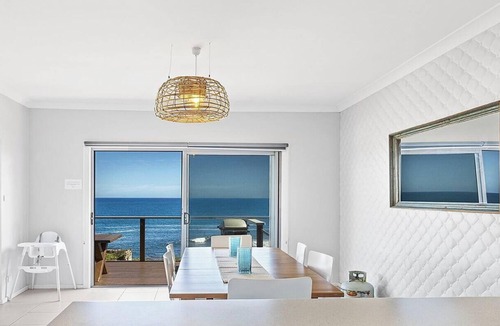 Fishermans Bay House | Elanora - Ocean St No.8 - Oceanfront in sleepy Fishermans Bay