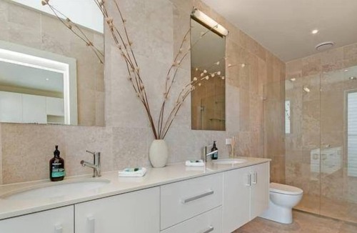 Wamberal House | ELANORA - SOLAR HEATED POOL, 6 BEDROOMS, 4 Bathrooms, 100m Beach, Sleeps 16
