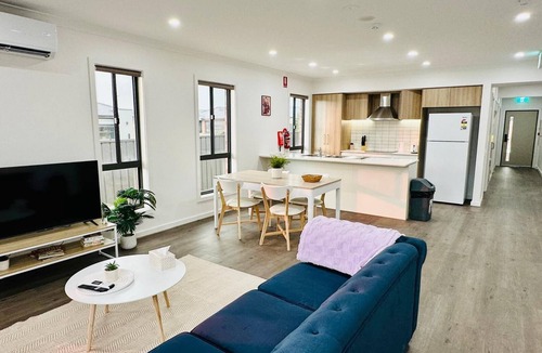Clyde North House | Elegant 3-Bedroom House with Free secured Parking