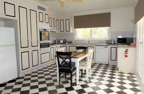 Maldon House | Elegant 3BR/3BA Victorian House | Goldfields & Bendigo Region