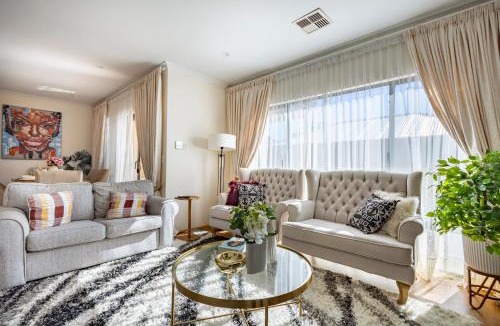 Coolbellup House | Elegant Hampton-Style Retreat , Tranquil Private Bedroom with Shared Bathroom