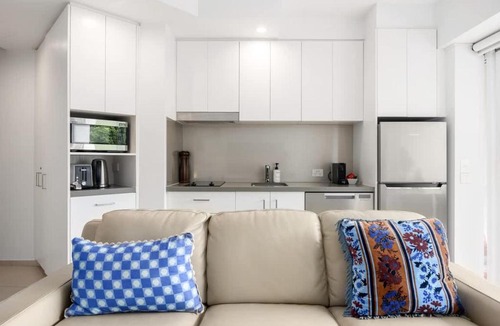 Noosa Heads Apartment | Elegant Modern Coastal Escape Steps from Noosa Main Beach