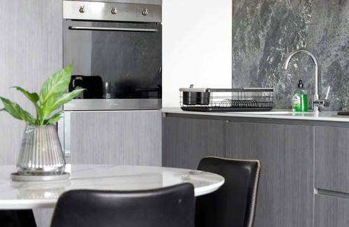 Richmond North Apartment | Elegant Richmond Stay Near Cafes and Dining