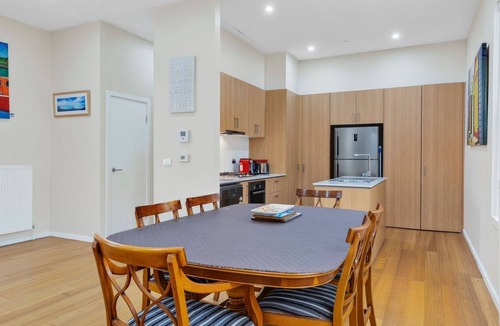 Queenscliff House | Elenora history in the heart of town