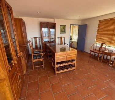 Dynnyrne House | Elevated Water Views Peaceful 4BR Retreat