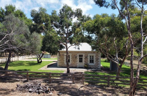 Nangkita House | Elins Farm Cottage, family friendly