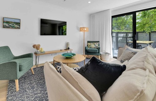 Calare Apartment | Eliza Escape - Luxe 1 Bedroom Apartment