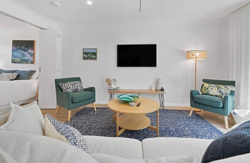 Calare Apartment | Eliza Escape - Luxe 1 Bedroom Apartment