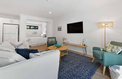 Calare Apartment | Eliza Escape - Luxe 1 Bedroom Apartment