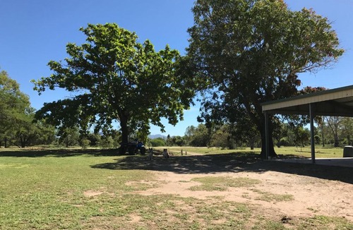 Guthalungra House | Elliot River Retreat - Pet Friendly
