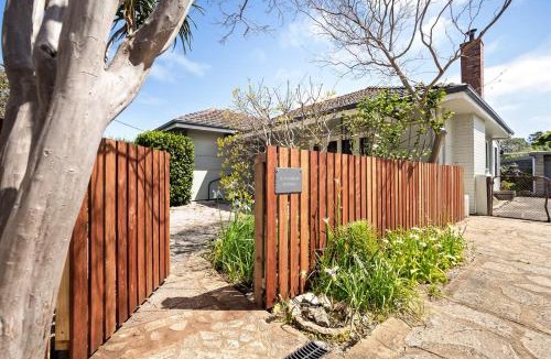 Margaret River House | Elva Garden Cottage - Dog Friendly - Town Central