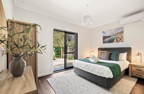 Margaret River House | Elva Garden Cottage - Dog Friendly - Town Central