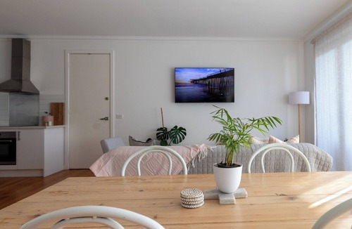 Elwood House | Elwood Beachside retreat- Melbourne. 4 bedrooms, 2 bathrooms. Pet friendly!