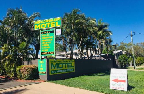 Emerald Hotel | Emerald Highlands Motel