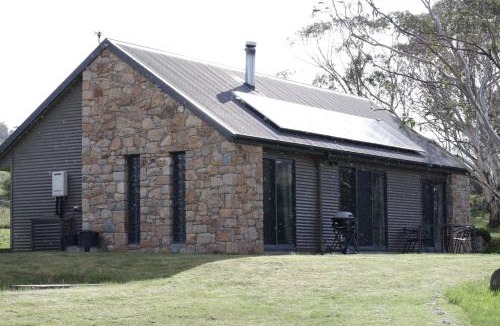 Jindabyne House | Emu Rest Touchdown Cottages