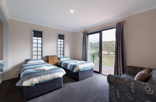 Jindabyne Cottage | Emu`s Rest at Touchdown Cottages