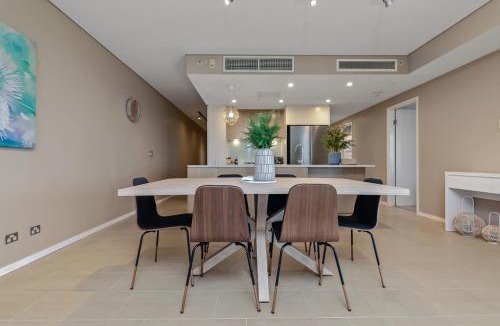 Darwin City Centre Apartment | Enchanting Waterfront Lagoon Views & Restaurants
