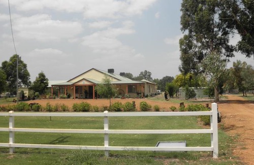 Muchea Hotel | Enderslie House Bed & Breakfast