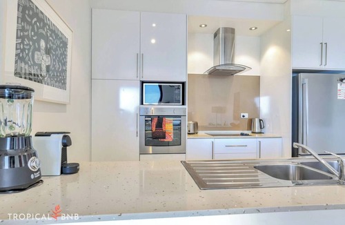 Larrakeyah Apartment | Endless Horizon View | Walk to Mindil Beach | Pool by Tropical BNB