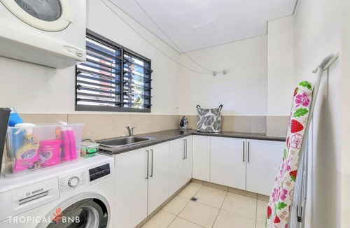 Larrakeyah Apartment | Endless Horizon View | Walk to Mindil Beach | Pool by Tropical BNB