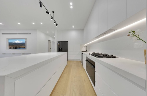 Epping House | Enjoy a Brand-New Modern Luxury Stay w/Pool, Spa & Scenic Parkland Views!