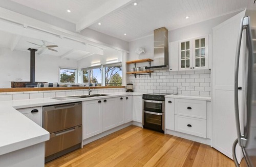Skenes Creek House | Enki's Rest - Stylish home with ocean views
